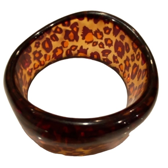 Vintage Leopard Print Asymmetrical Plastic Lucite Wide Chunky Bangle - Picture 8 of 10